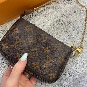 Louis Vuitton pochette accessoires